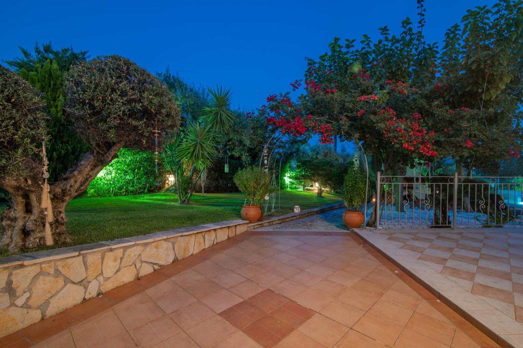 Villa Vrisi Fagias Luaran gambar