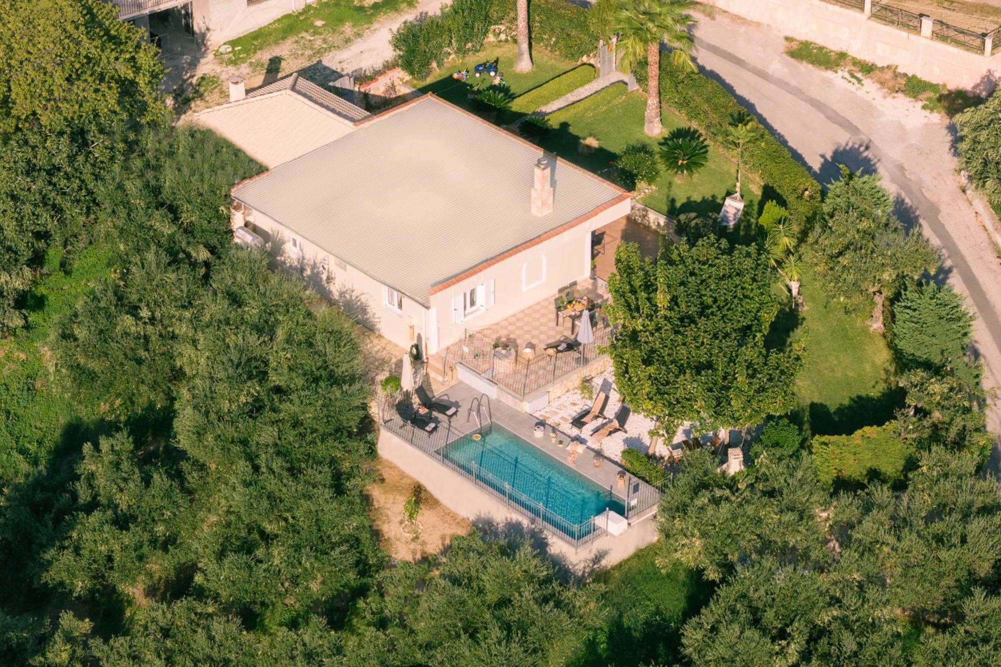 Villa Vrisi Fagias Luaran gambar
